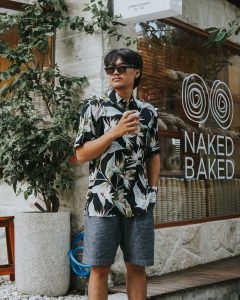 Not every escape needs noise. Sometimes all you need is coffee, sunlight, and Khilaf Island. 🌴☕